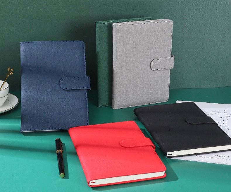 ΚΩΔ.27-2704. Valvoro Notebook A6, Με Μαγνητικό Κούμπωμα θέση Για Στυλό Και Λαστιχο.100 Φυλ. 100γρ. Σε Δύο Χρώματα