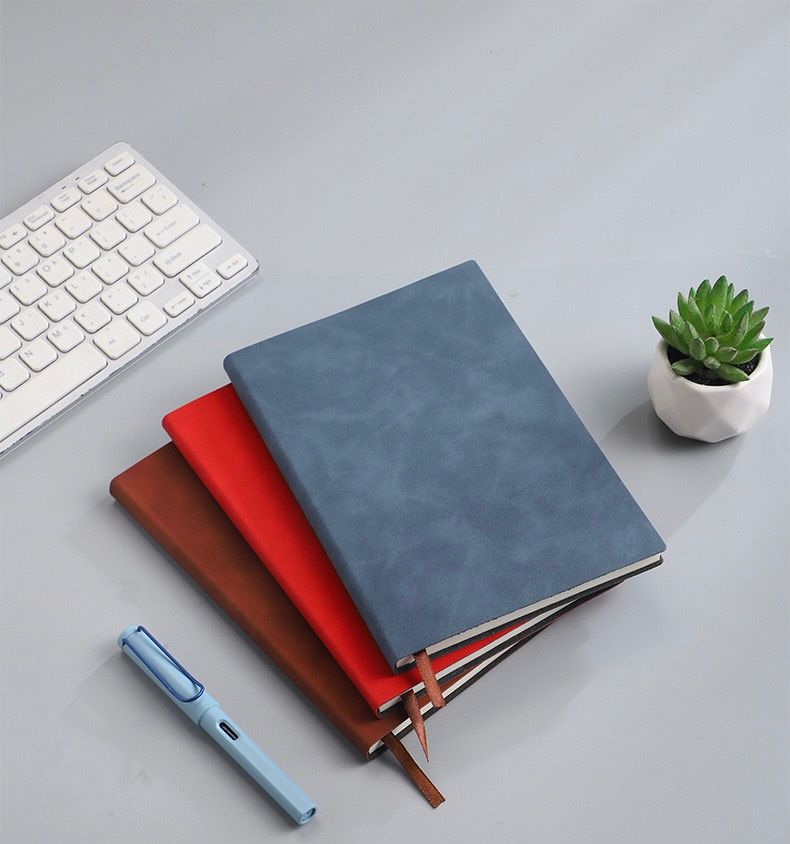 ΚΩΔ.27-2700Α5. Valvoro Notebook A5, 100 Φύλ. 100γρ. Με Λάστιχο Σε Έξι Χρώματα.