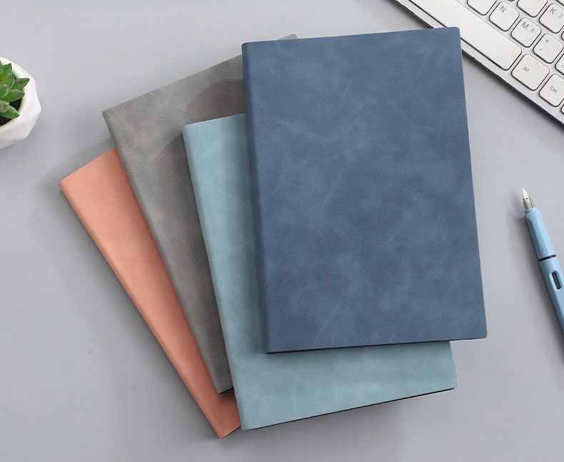 ΚΩΔ.27-2700Α6. Valvoro Notebook A6, 100 Φύλ. 100γρ.Με Λάστιχο.Σε Έξι Χρώματα.