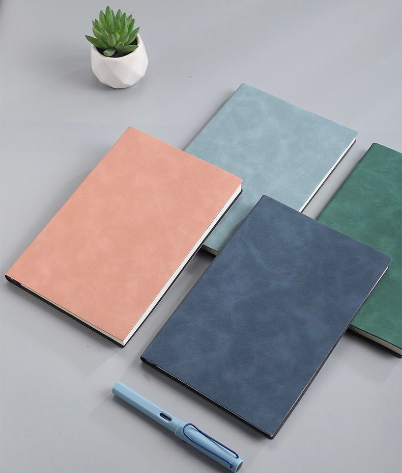 ΚΩΔ.27-2700Α5. Valvoro Notebook A5, 100 Φύλ. 100γρ. Με Λάστιχο Σε Έξι Χρώματα.