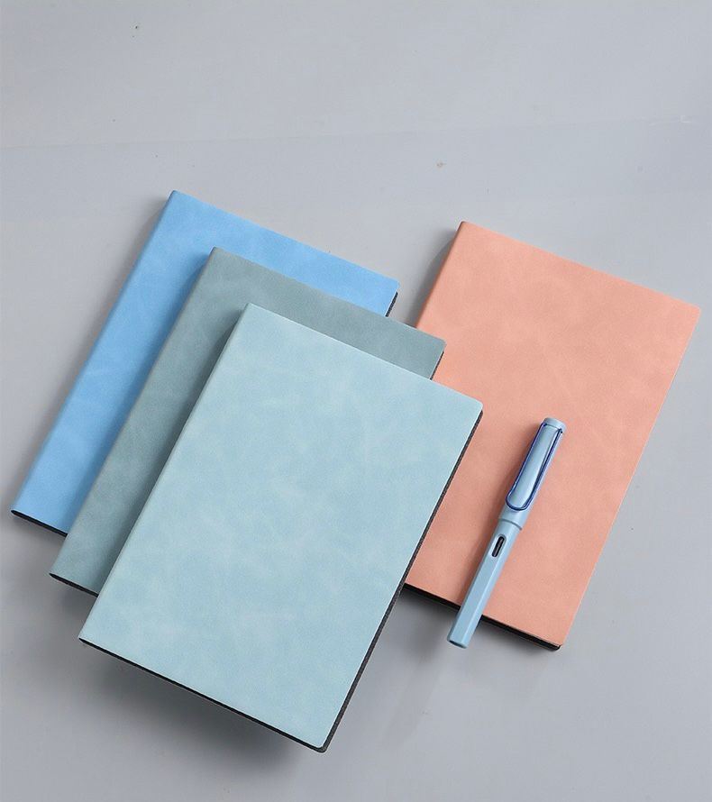 ΚΩΔ.27-2700Α6. Valvoro Notebook A6, 100 Φύλ. 100γρ.Με Λάστιχο.Σε Έξι Χρώματα.
